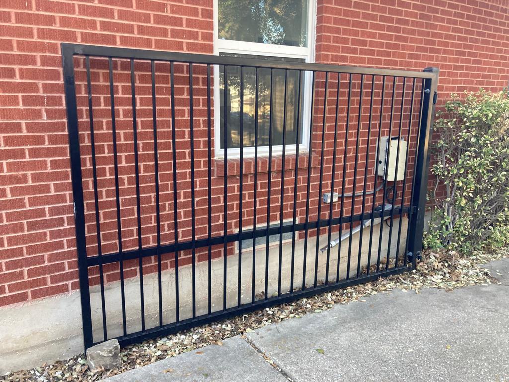 Ornamental gate restored by Garage Tec Ornamental gate restored by Garage Tec