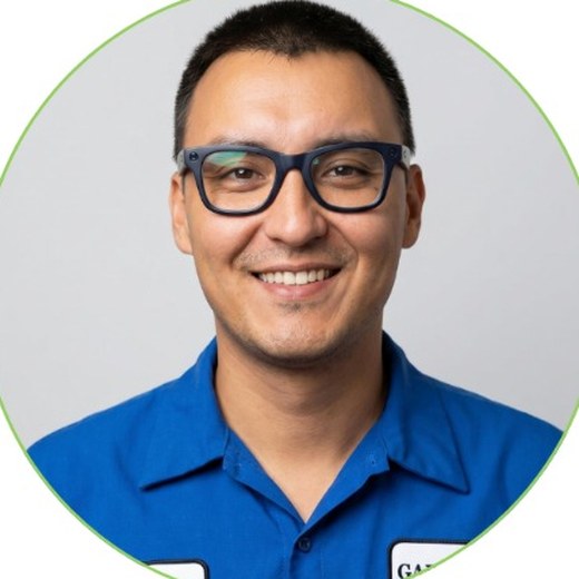 Artur Volfson, Expert Garage Technician at Garage Tec