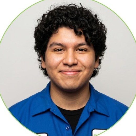 Ian Vasquez, Expert Gate Technician at Garage Tec