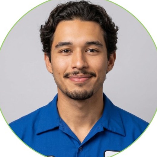 Luis Davilla, Expert Garage Technician at Garage Tec